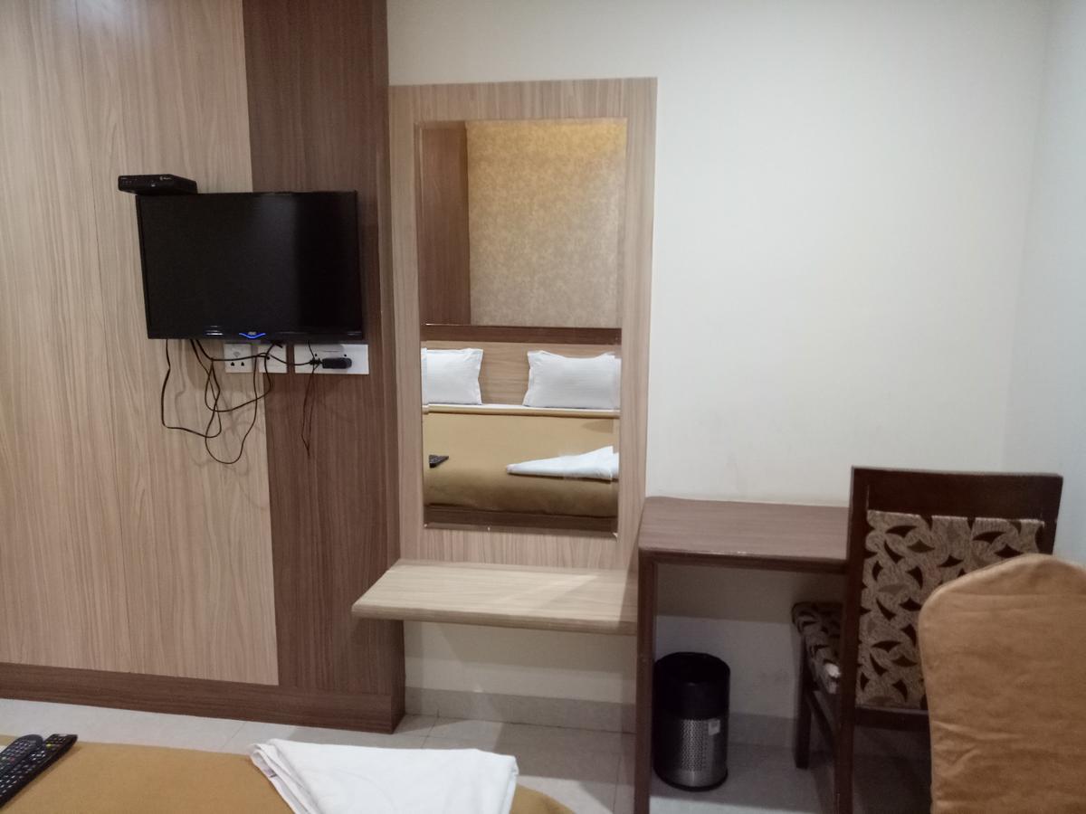 Hotel Deccan Park ไฮเดอราบัด ภายนอก รูปภาพ